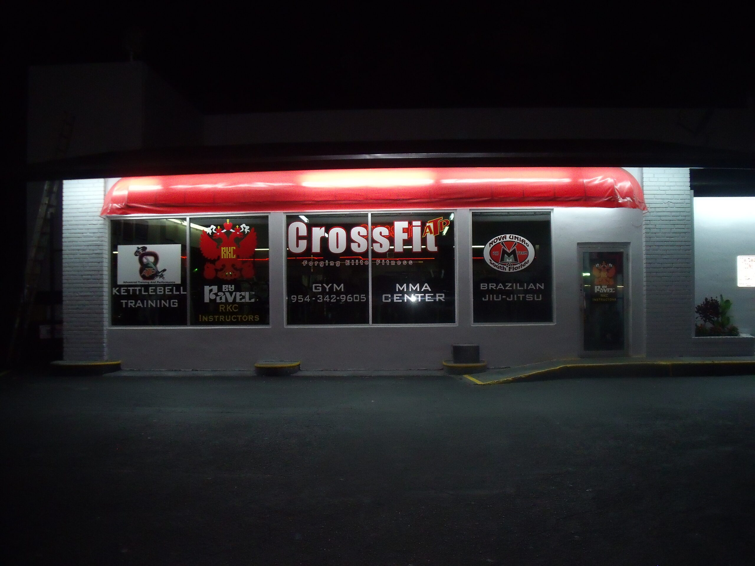 En route to a race in Southern Florida, we came across this Cross Fit studio !